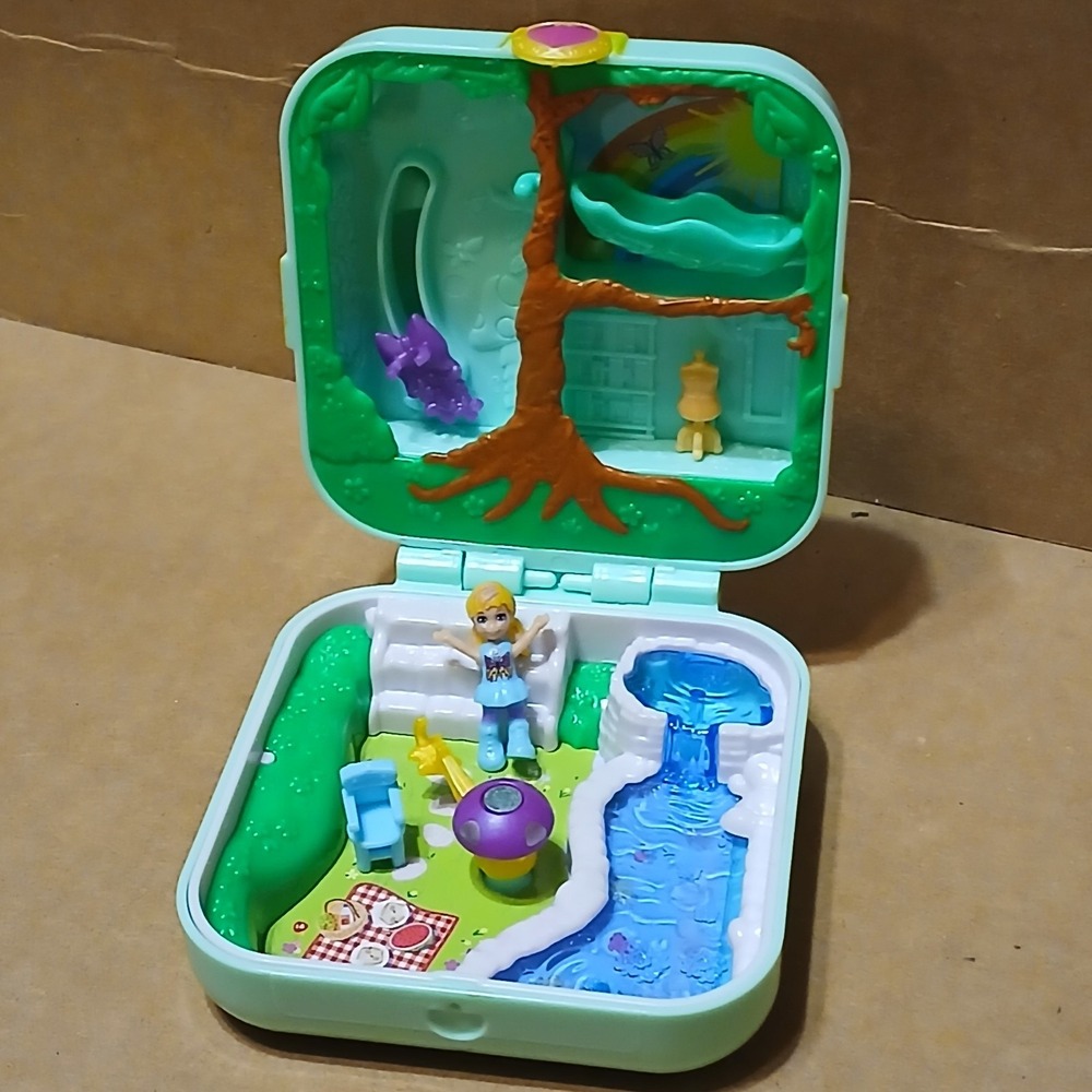 2018 Mattel Polly Pocket Hidden Hideout Butterfly Park Garden Compact GDK79